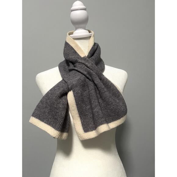 Short Knit Grey and beige scarf - Picture 1 of 7